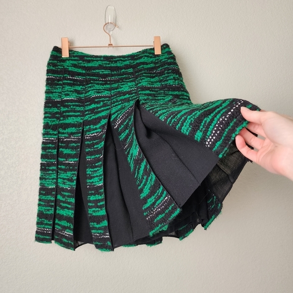 CARLISLE Mini Pleated Circle Skirt Paneled Tweed in green / black size 4 - Picture 5 of 6
